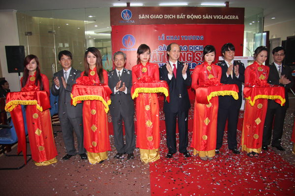 Khai trương 